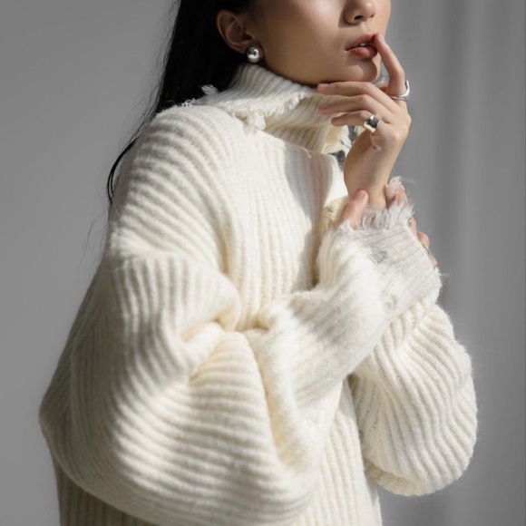 Ripped White knitted turtleneck sweater - Picture 8 of 15